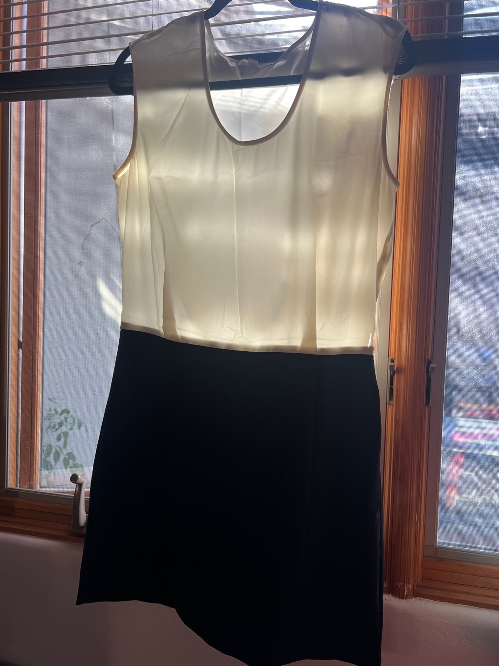 Banana Republic Sleeveless Mixed Media Knee Length Black Cream Dress